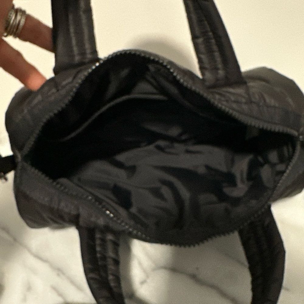LeSpotsac Black Quilted Handbag crossbody rare - Picture 7 of 13